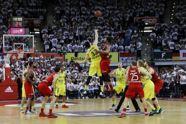 更是对年轻 更是对年轻