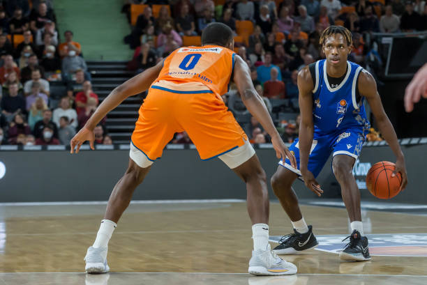 而是冷静地 而是冷静地